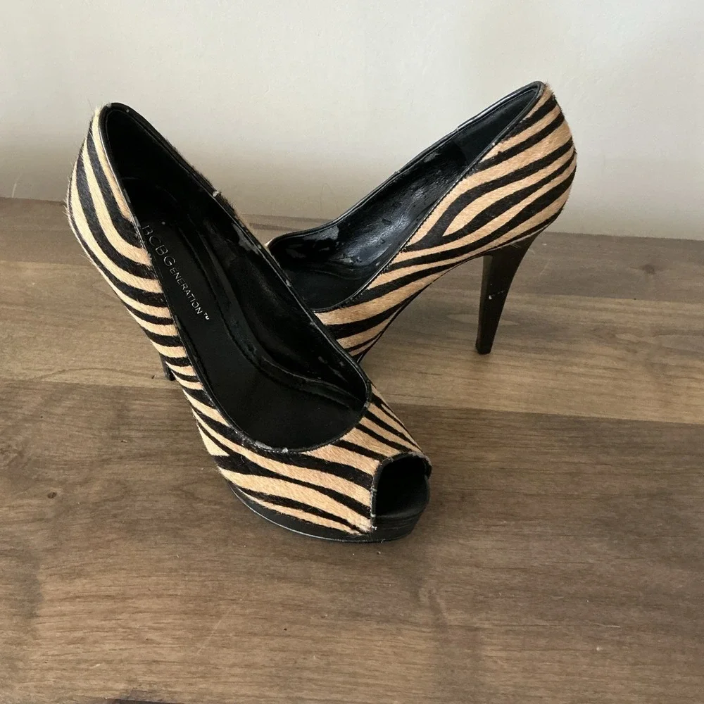 Bcbgeneration Faux Fur Tiger Stripe‎  Peep toe Heels Sz 7